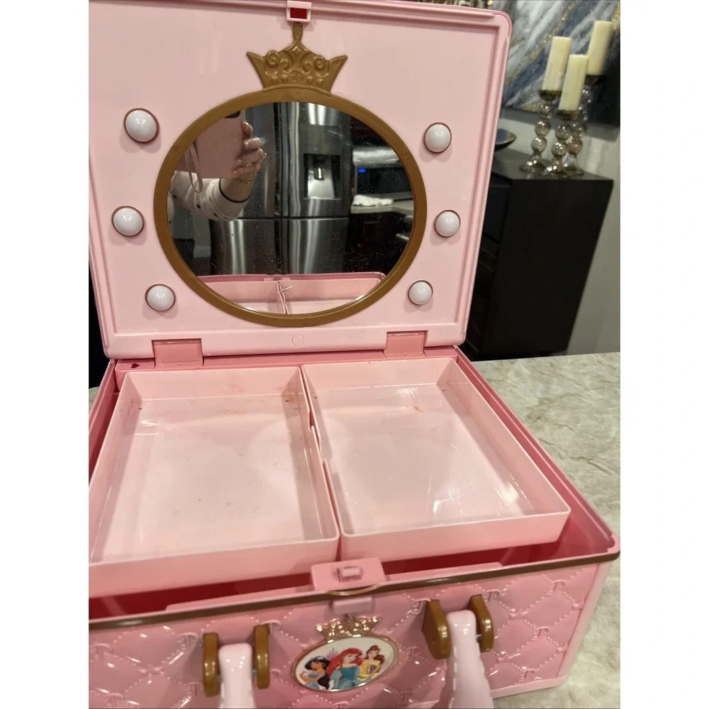 DISNEY PRINCESS TRAVEL VANITY- STYLE COLLECTION- LIGHT UP MAKEUP CASE– PINK‎